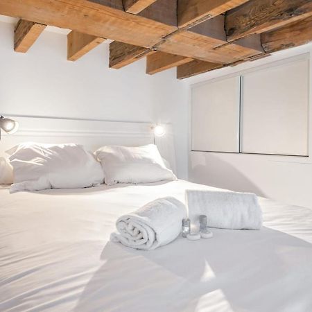 Guestready - Bright And Cosy Loft Near Part Dieu Metro Lyon Bagian luar foto