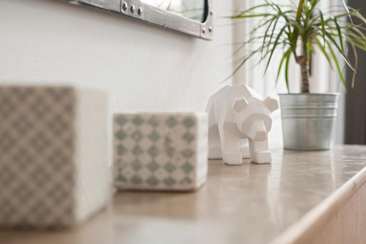Guestready - Bright And Cosy Loft Near Part Dieu Metro Lyon Bagian luar foto