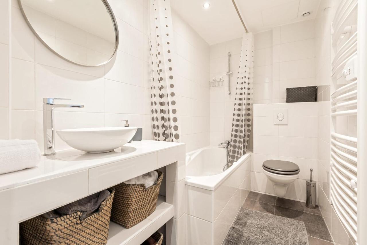 Guestready - Bright And Cosy Loft Near Part Dieu Metro Lyon Bagian luar foto